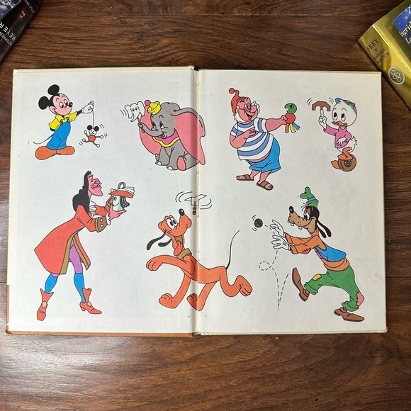 The Mickey Mouse Make-It Book - Picture 6 of 7